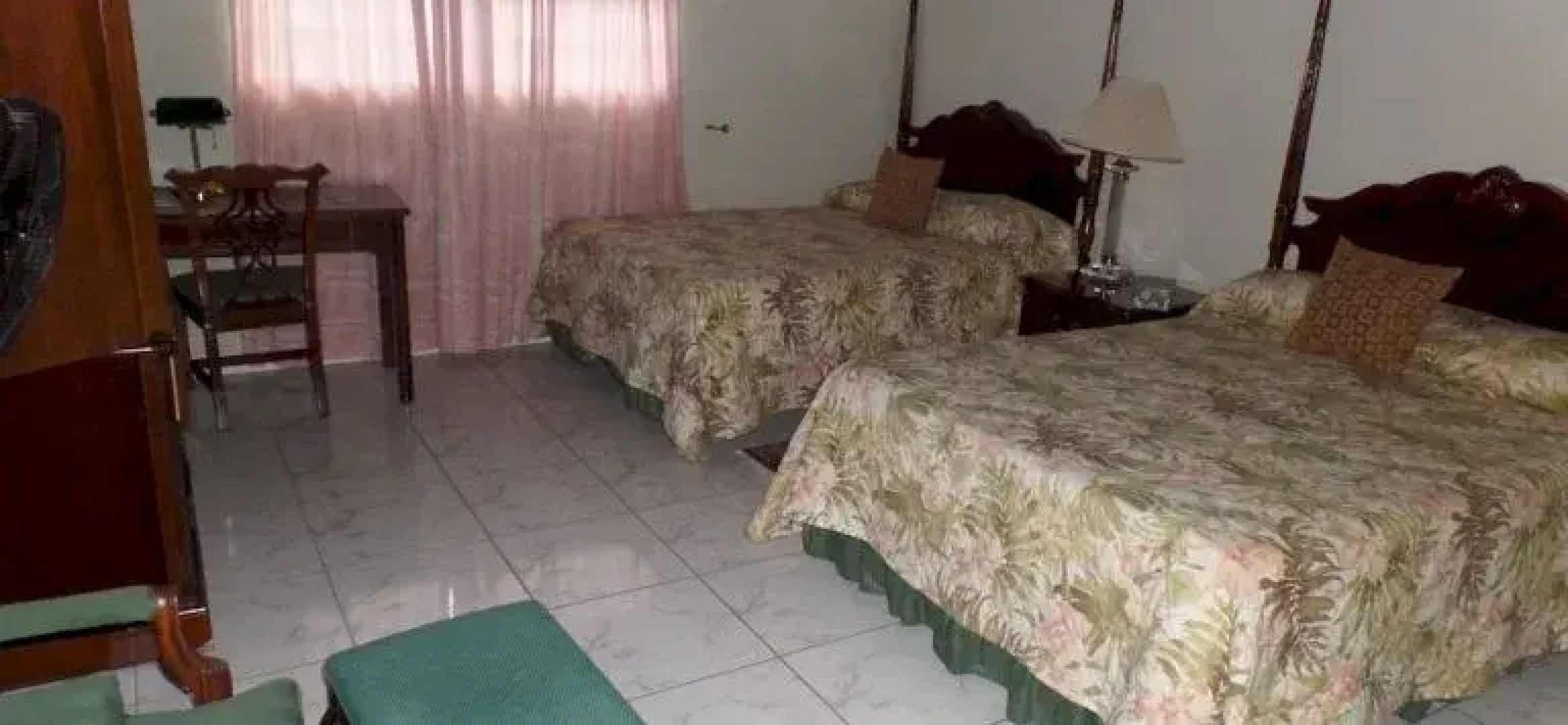 The Royal Kensington Villa