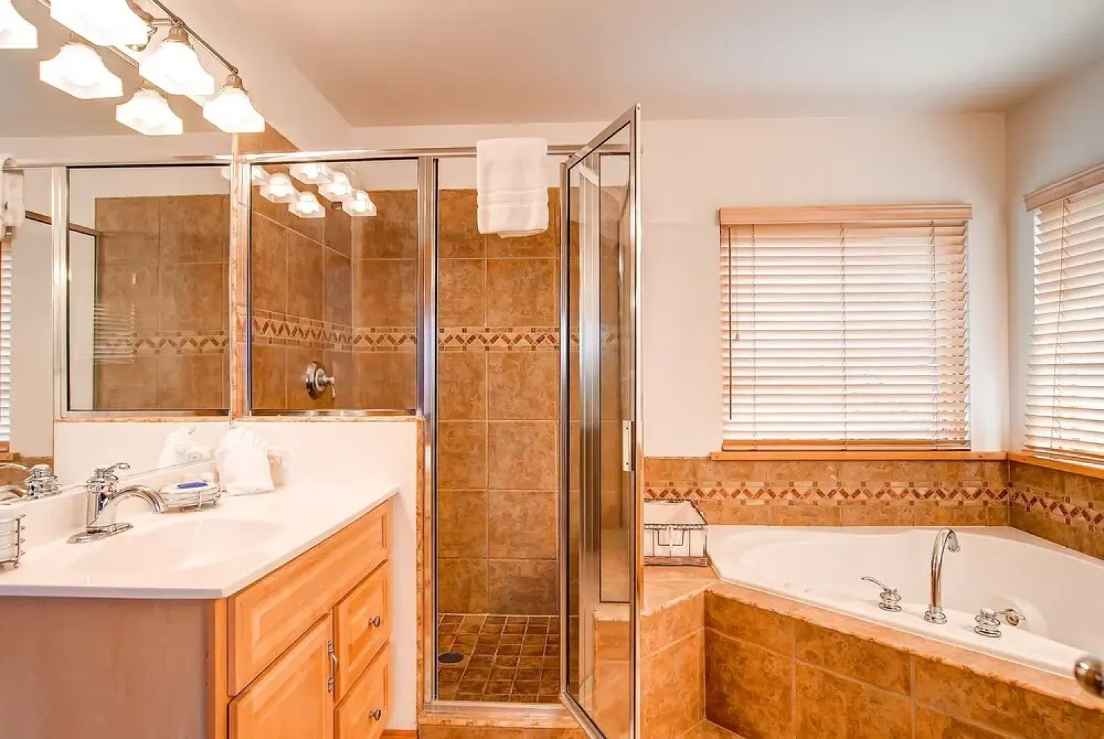 Timber Heights Lodge 3 Bedroom Home by RedAwning