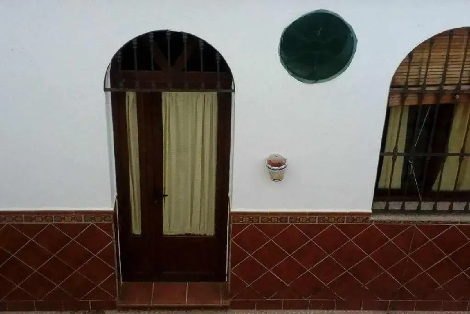 Casa con jacuzzi, sauna, bodeguita rociera y chimenea, de lujo