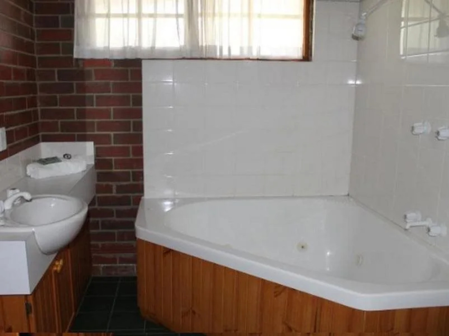 Aristocrat Waurnvale Motel