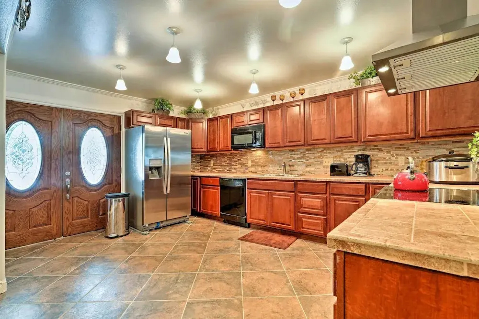 Expansive Getaway ~ 2 Miles to Mendenhall Glacier!