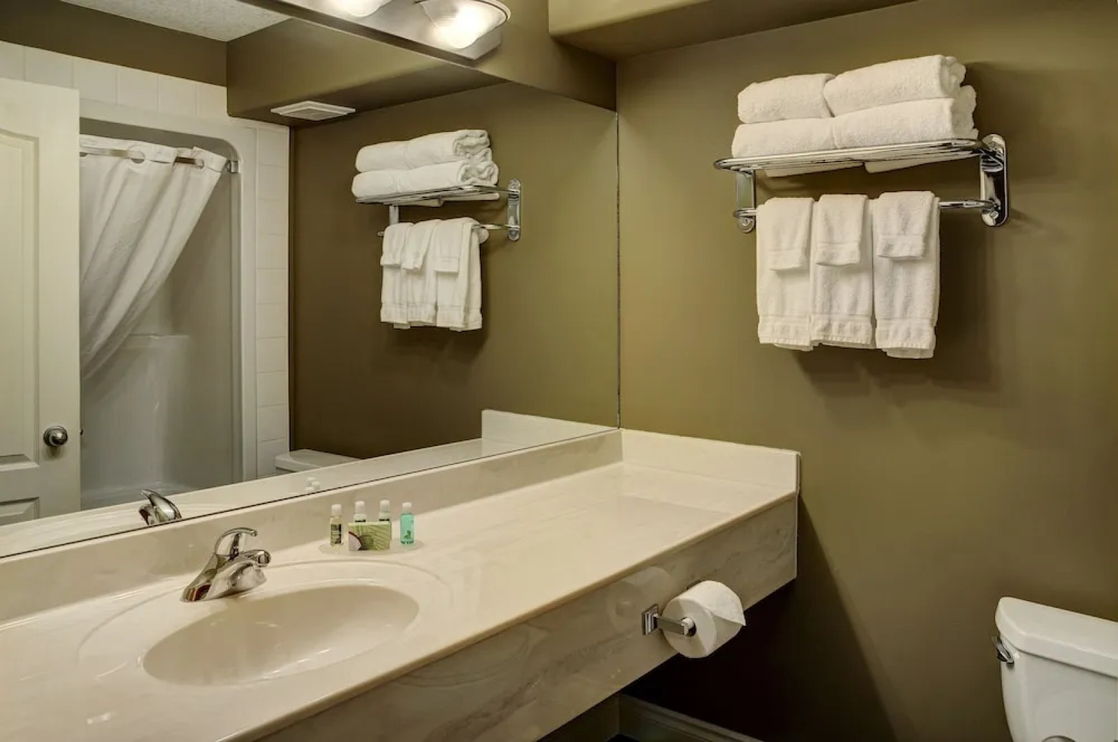 Lakeview Inns & Suites - Edson Airport