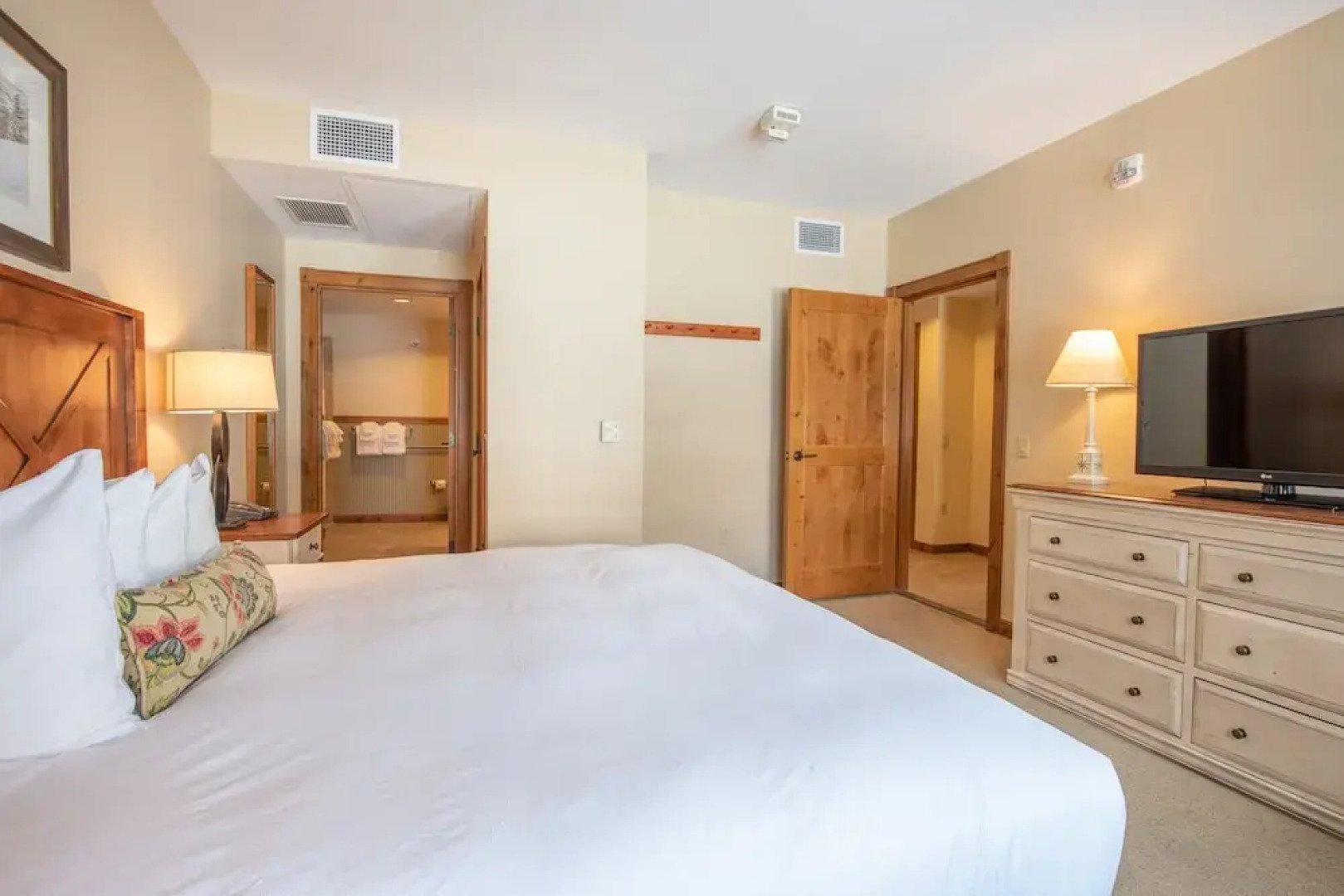 Wheelchair Accessible 2-Bedroom Slopeside Condo - No Cleaning Fee! by RedAwning