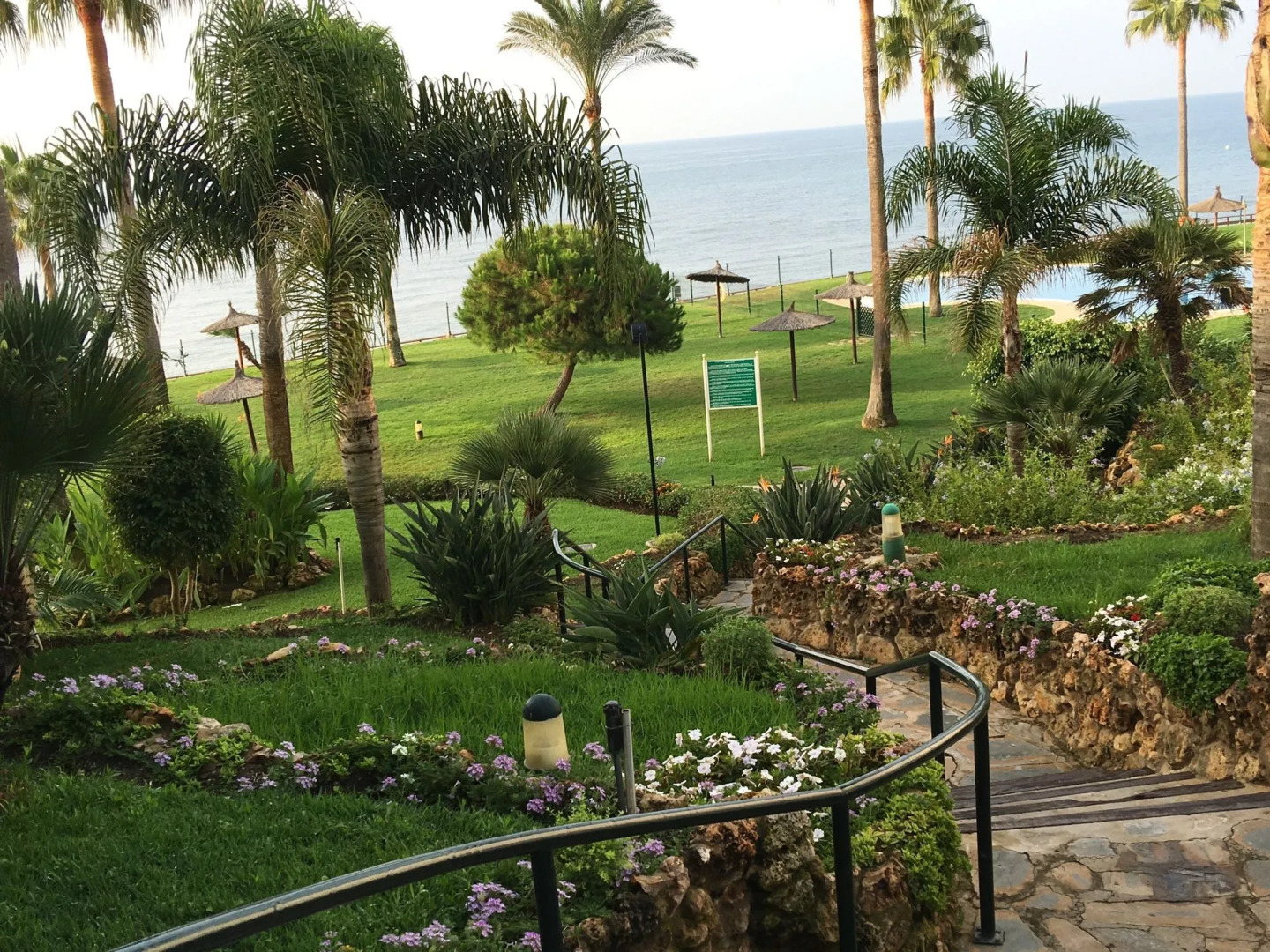 Mi Capricho Beachfront Apartment - Sitio de Calahonda