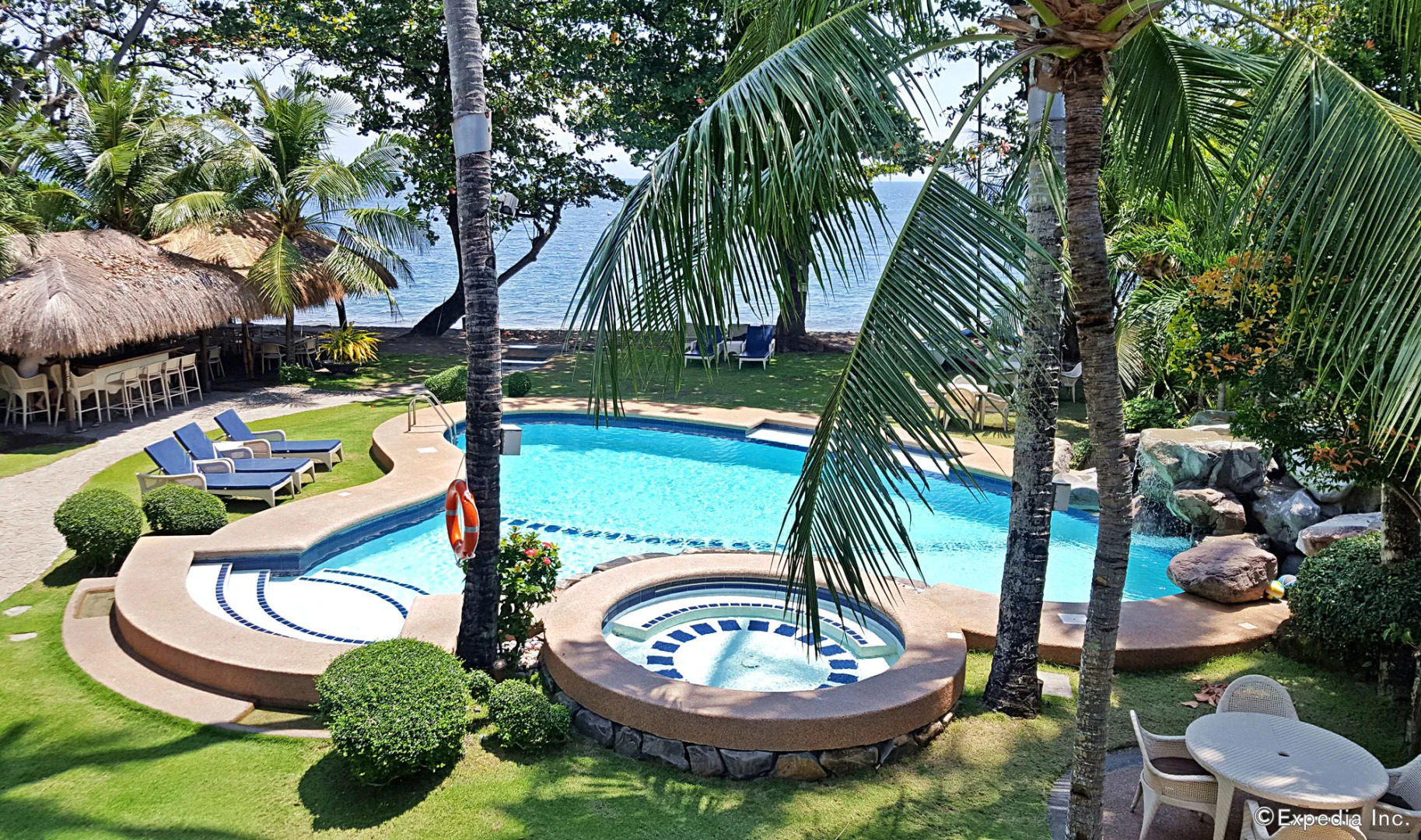 Mike's Dauin Beach Resort