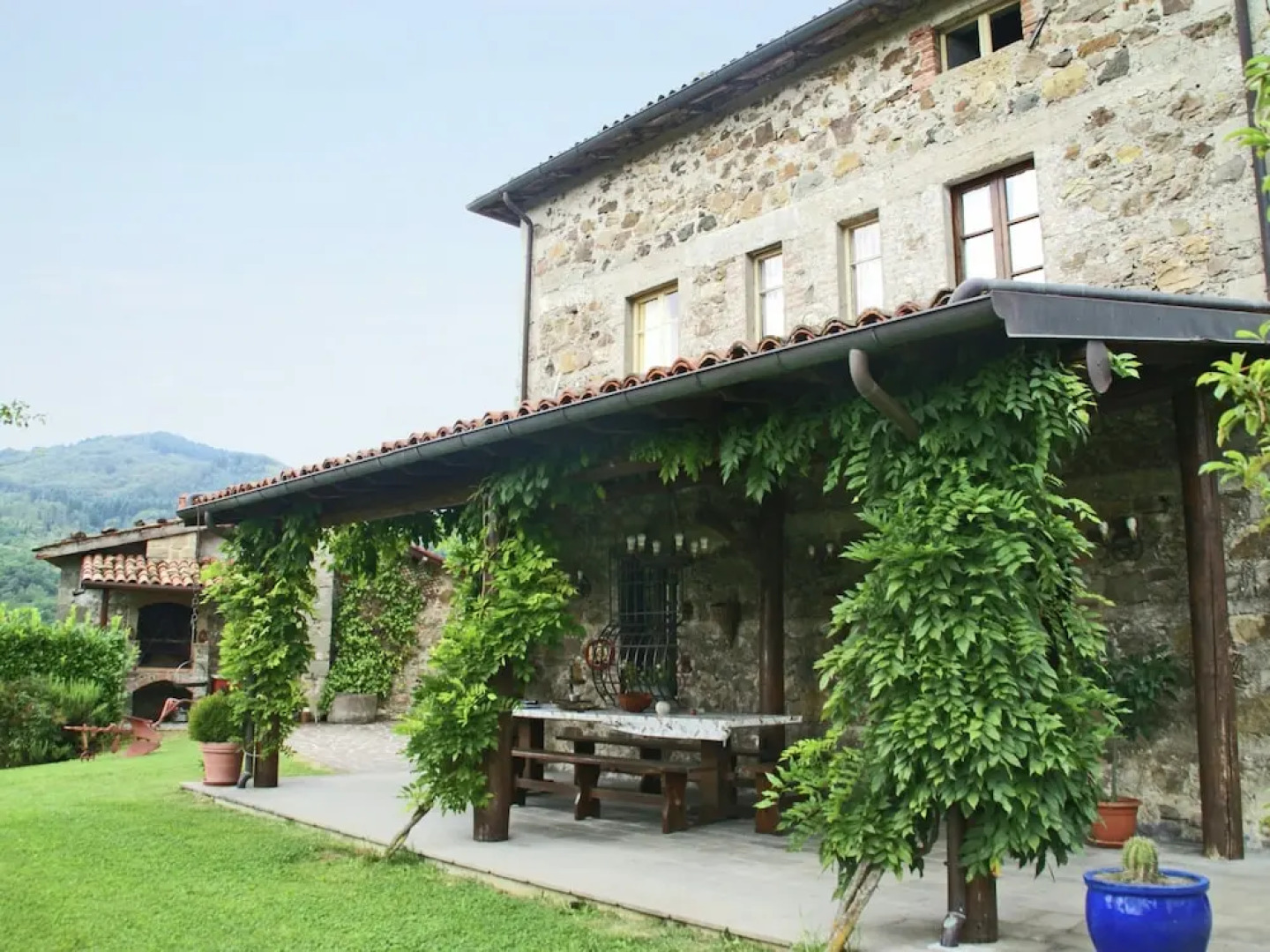 Tranquil Villa in San Romano di Garfagnana with Hot Tub