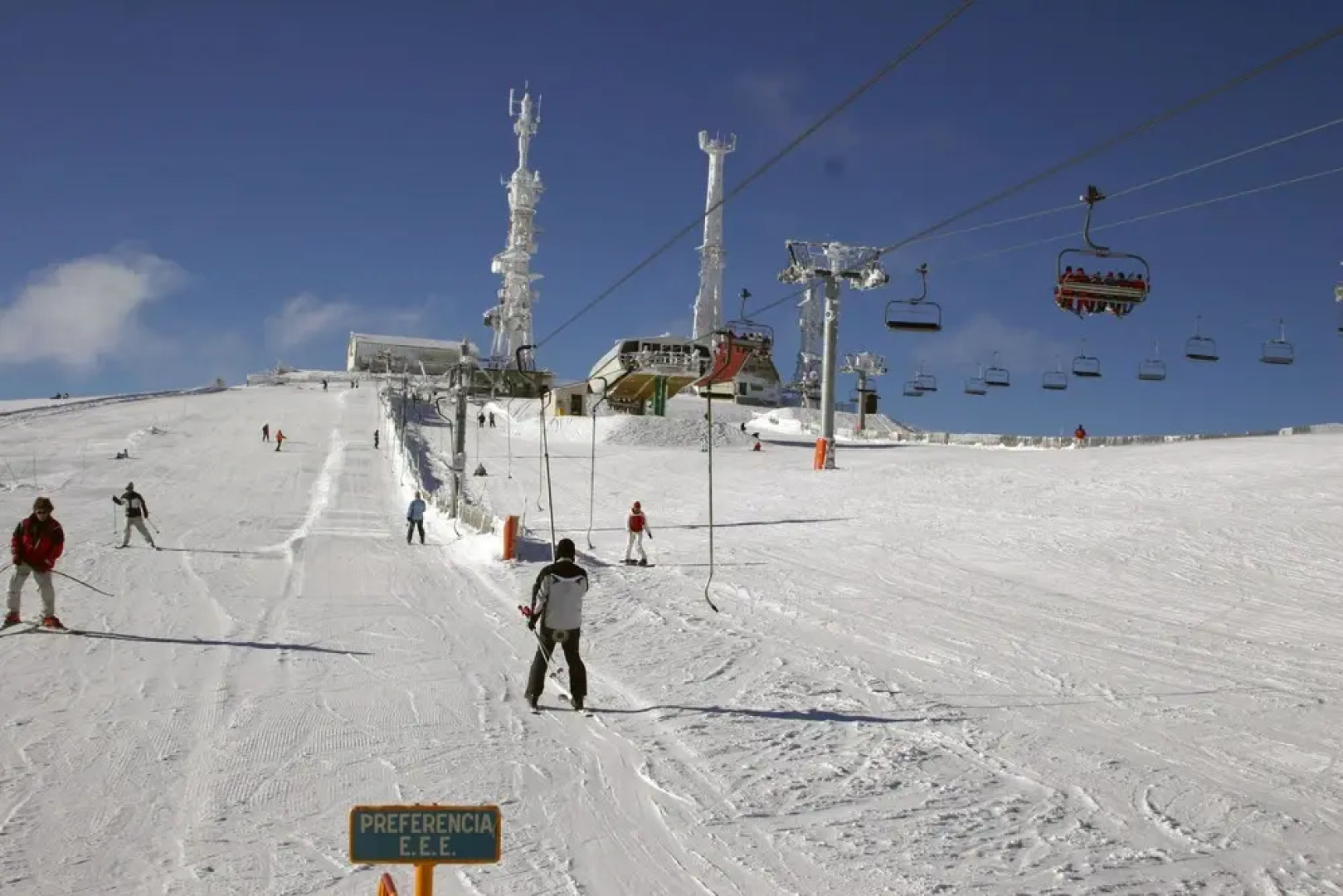 Oca Manzaneda Estación de Montaña