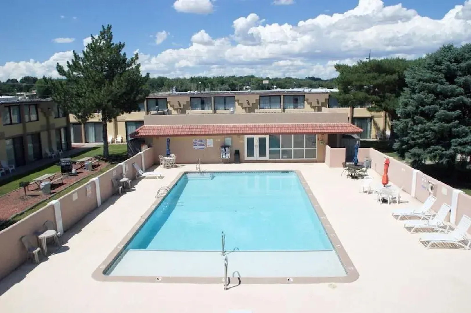 Americas Best Value Inn/brentwood Inn & Garden