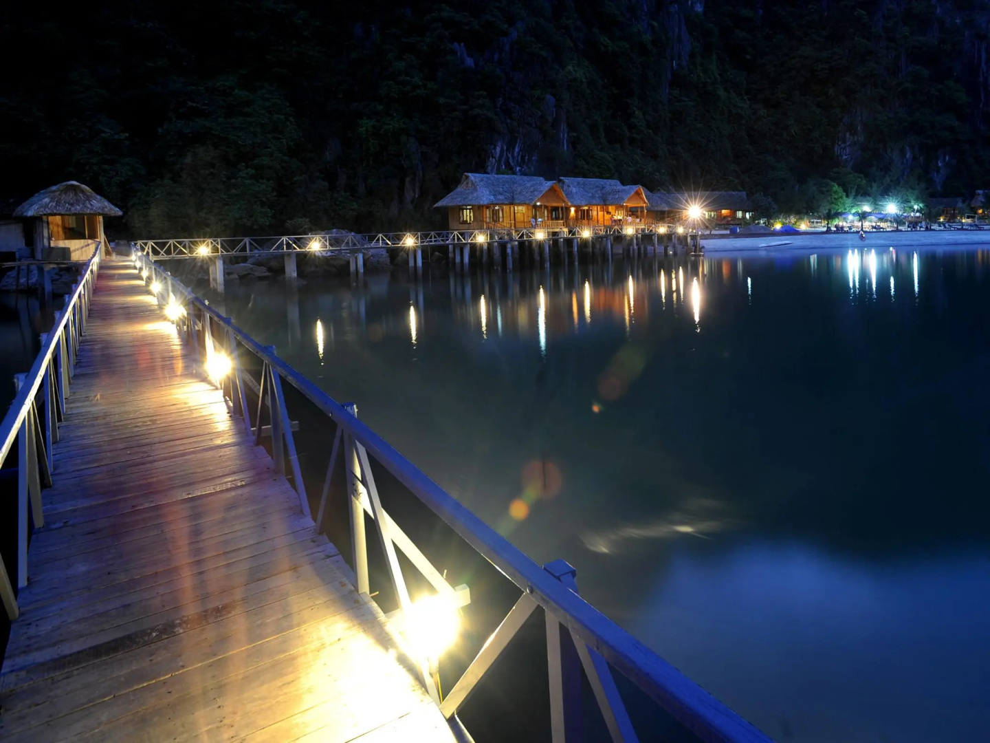 Cat Ba Sandy Beach Resort