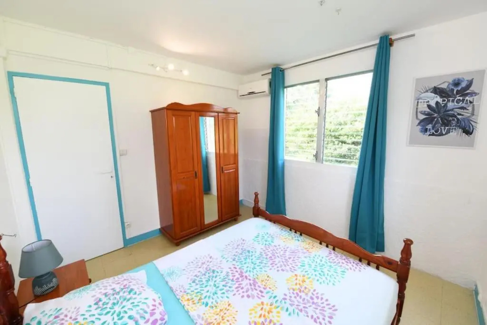 972D4 - Les 2 Palmiers - Bas de villa 60m2 jardin 2000m2