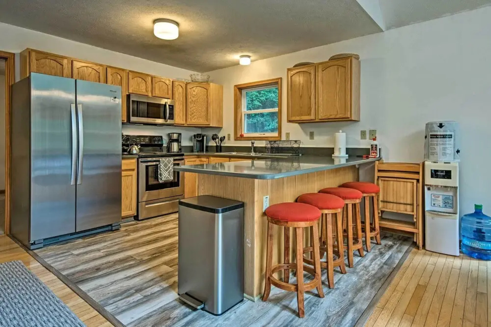 Lakeside Camelot Chalet: 3 Mi to Jack Frost Skiing