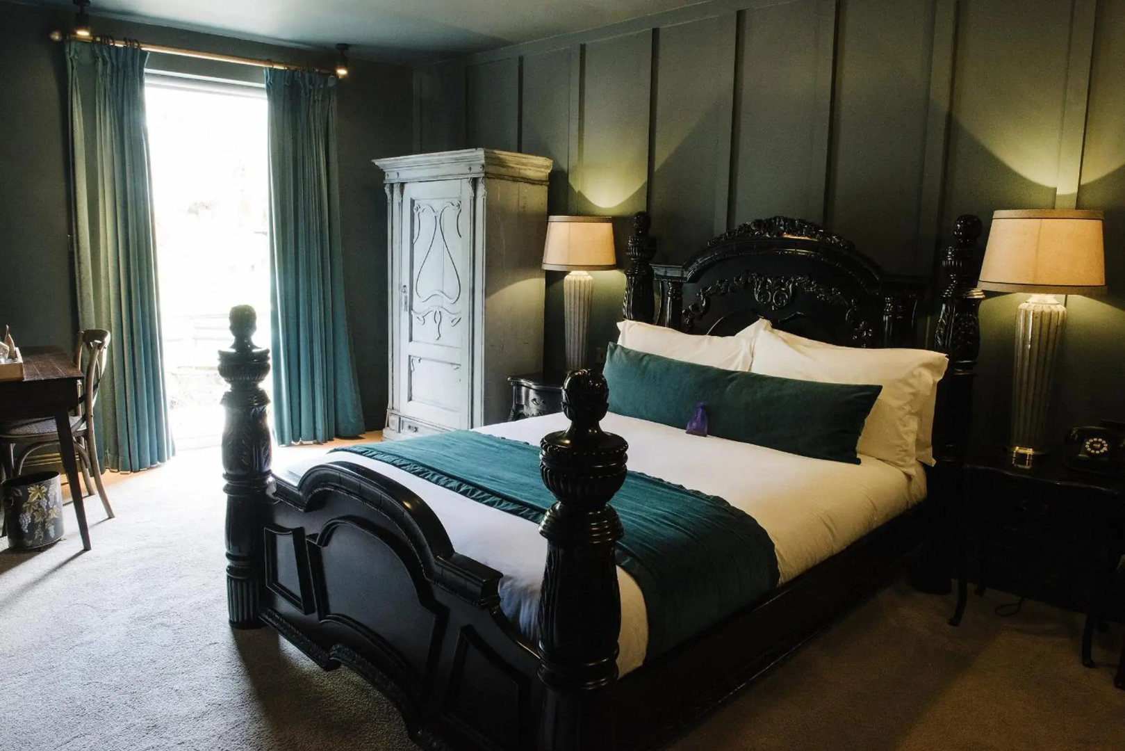 Le Petit Chateau & William de Percy