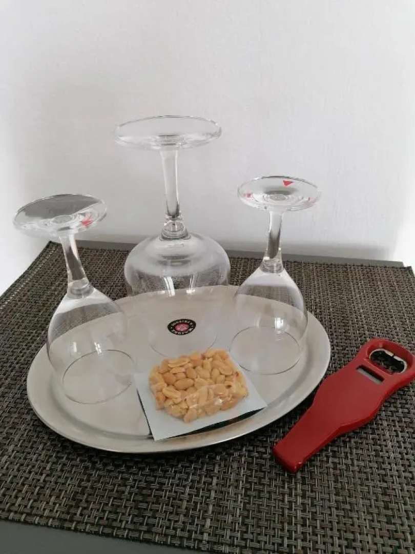 1 Person - Single - Appartement -Zentral gelegen in Leverkusen Wiesdorf - Friedrich Ebert Platz 5a , 4te Etage mit Aufzug-und mit Balkon