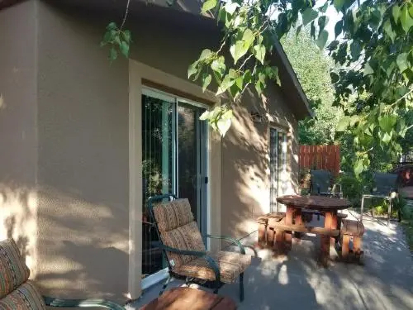 Grizzly Roadhouse Bed & Breakfast and Vacation Rentals