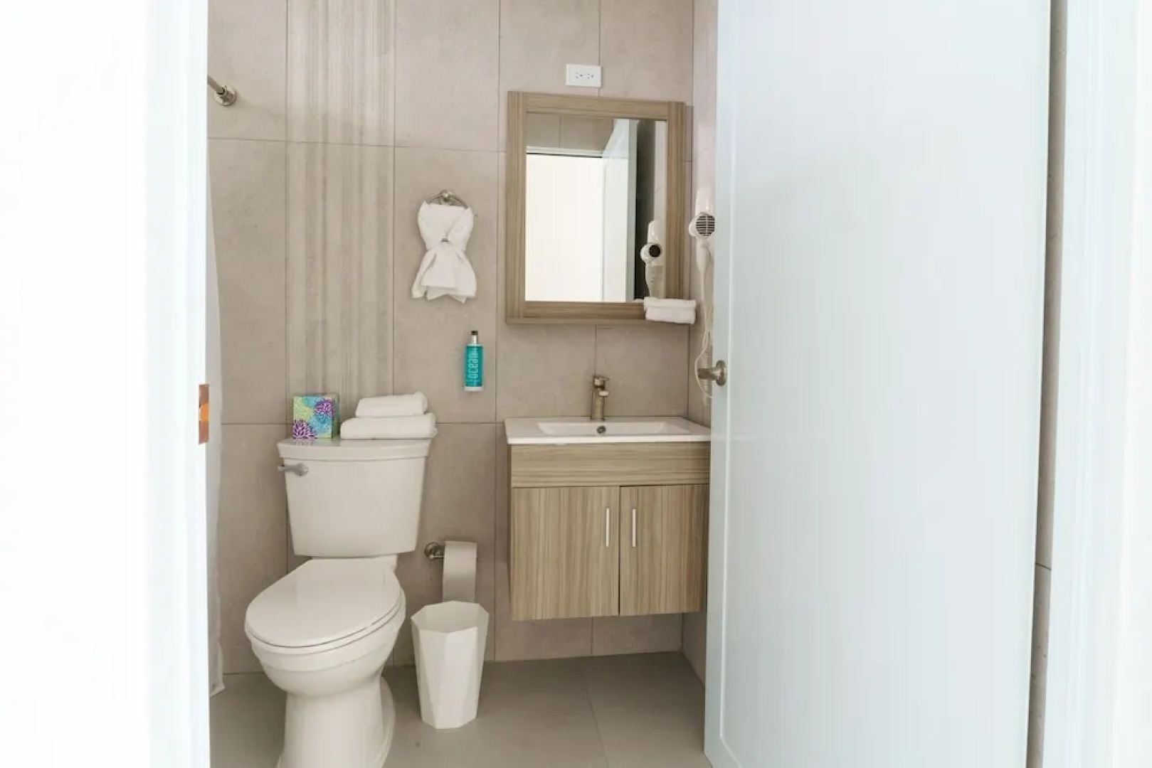 Red Flamboyan Guesthouse