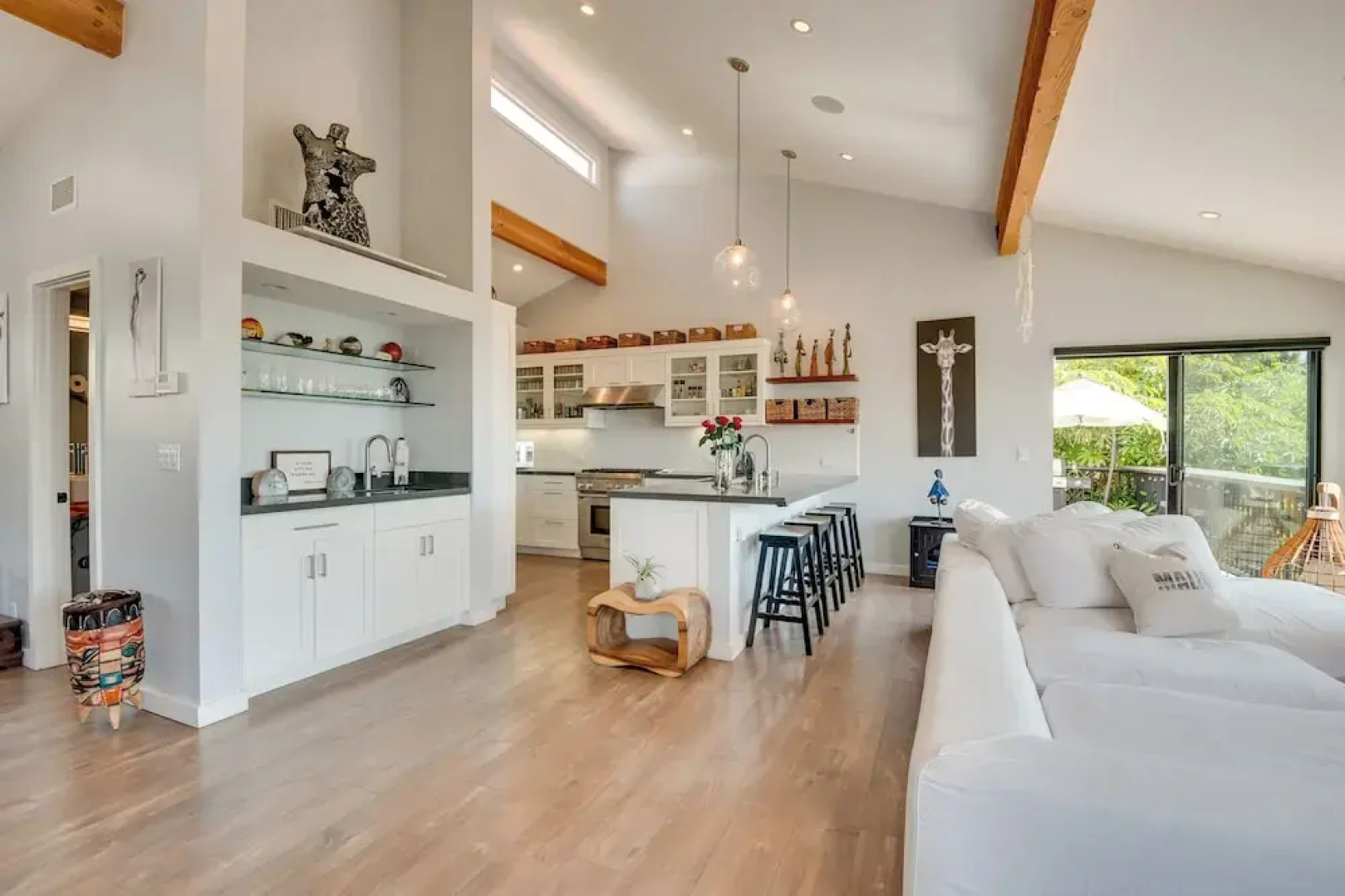 Malibu Retreat w/ Balcony & Mountain Views