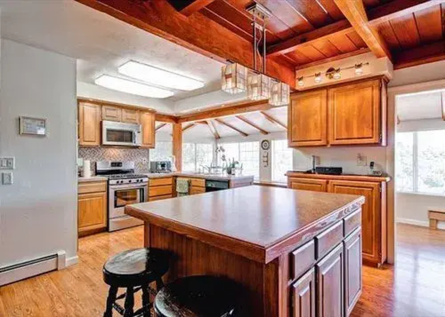 Sea Stone Ridge 3 Br home by RedAwning