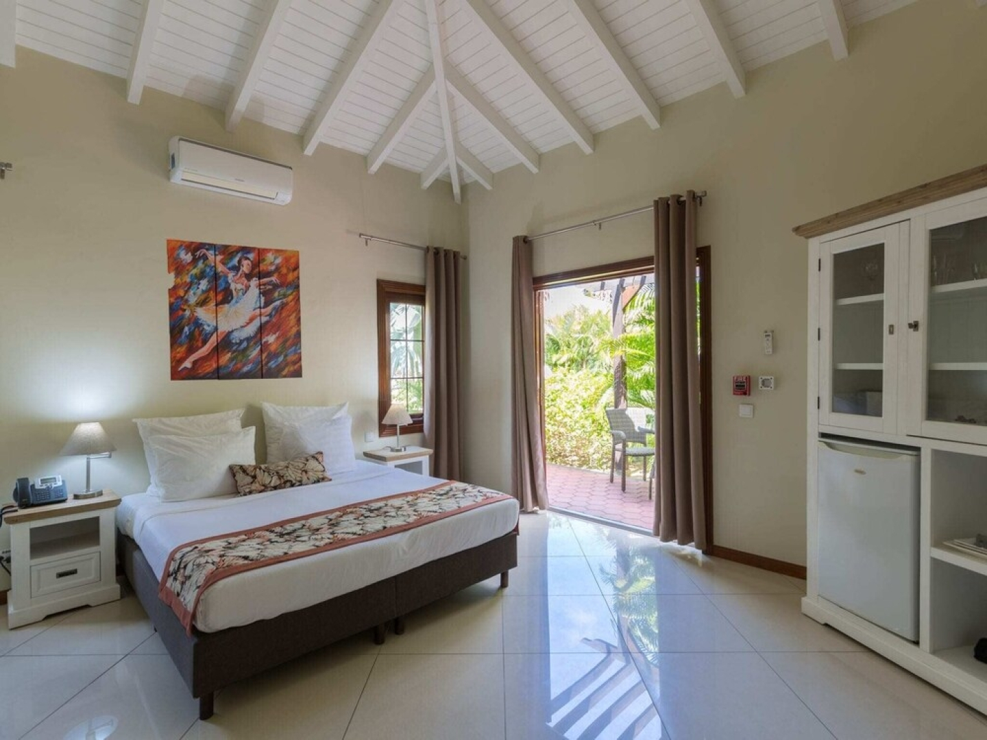 Modern Villa Near the Beach of Mambo With Private Pool