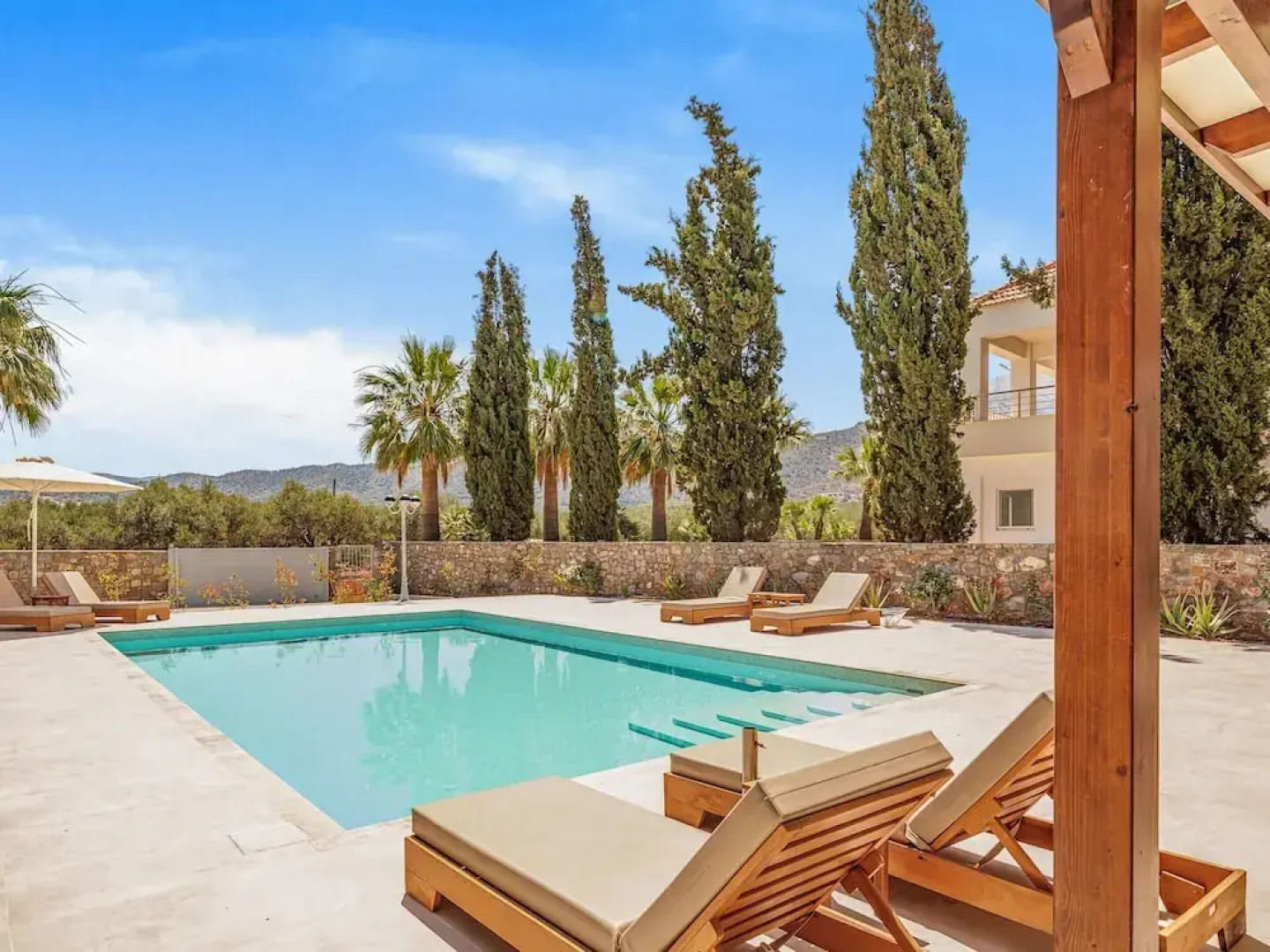 Villa in Epano Sisi Near Child-friendly Beach