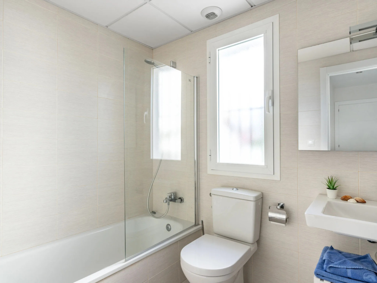 Los Naranjos Singles