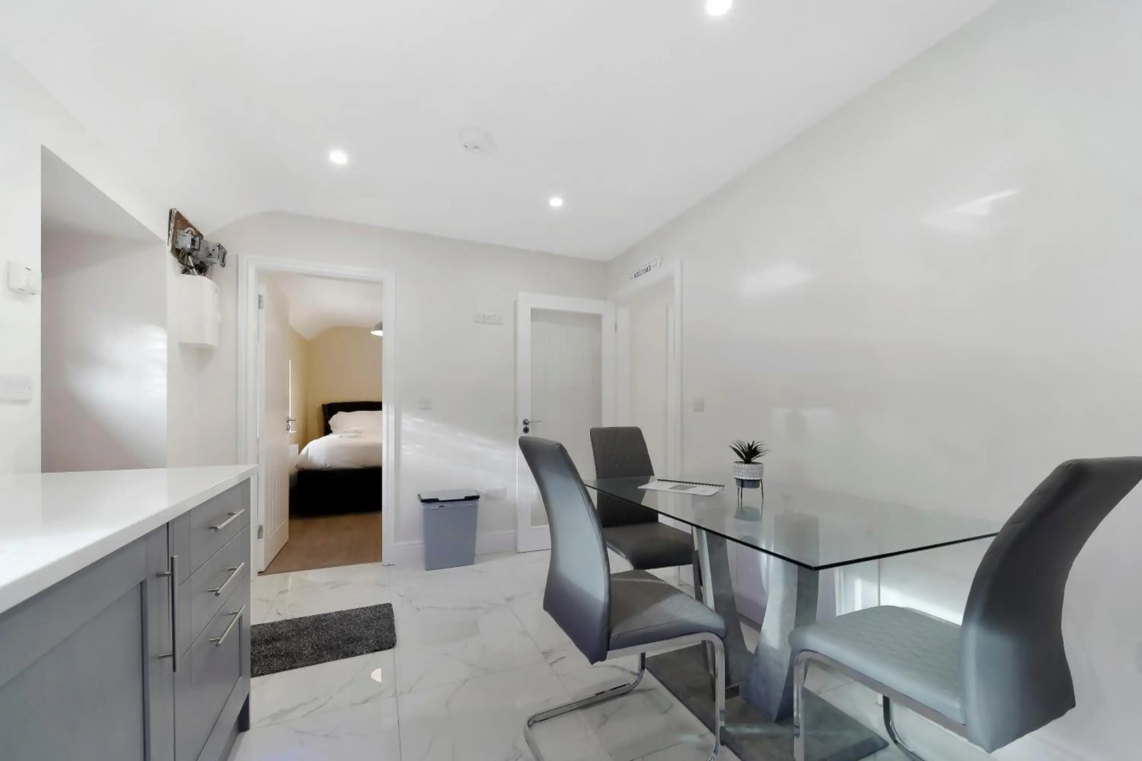 New Glenside Cottage sleeping 4 guests