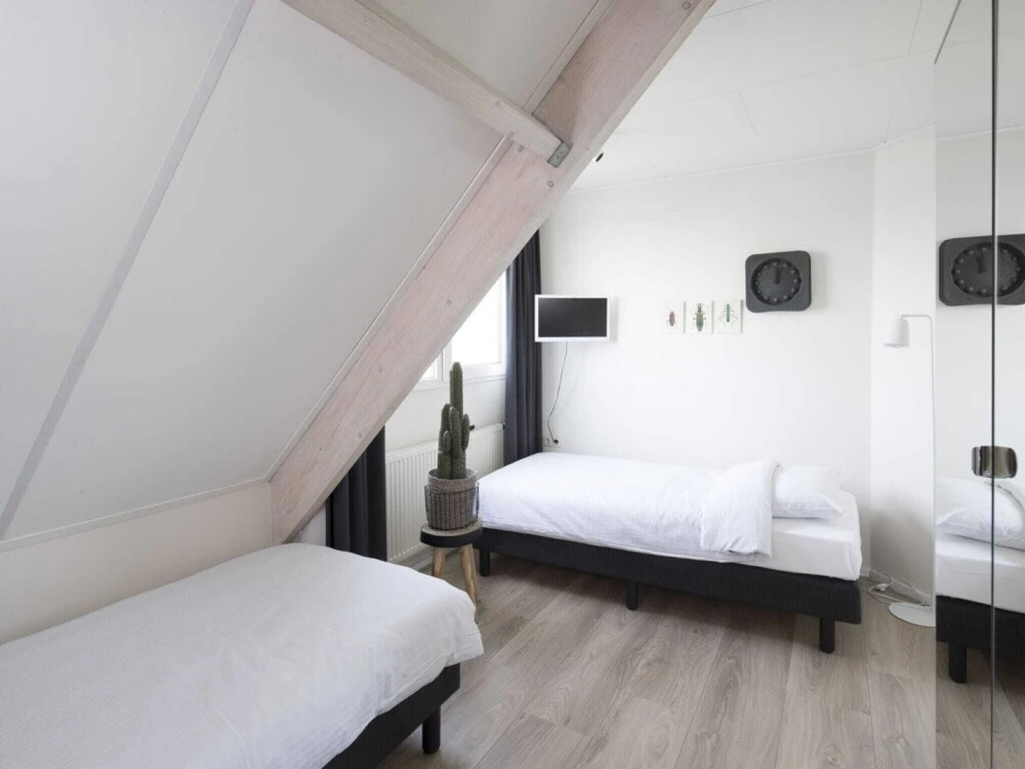 Luxury Villa With Outdoor Kitchen and Lake View