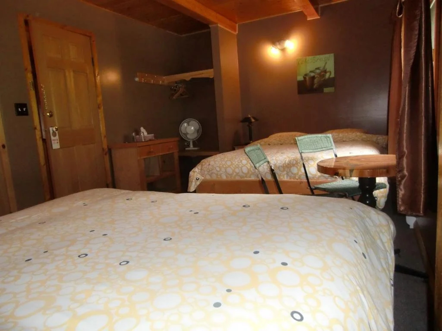 Alexa Chalets - Timber Inn & Restaurant
