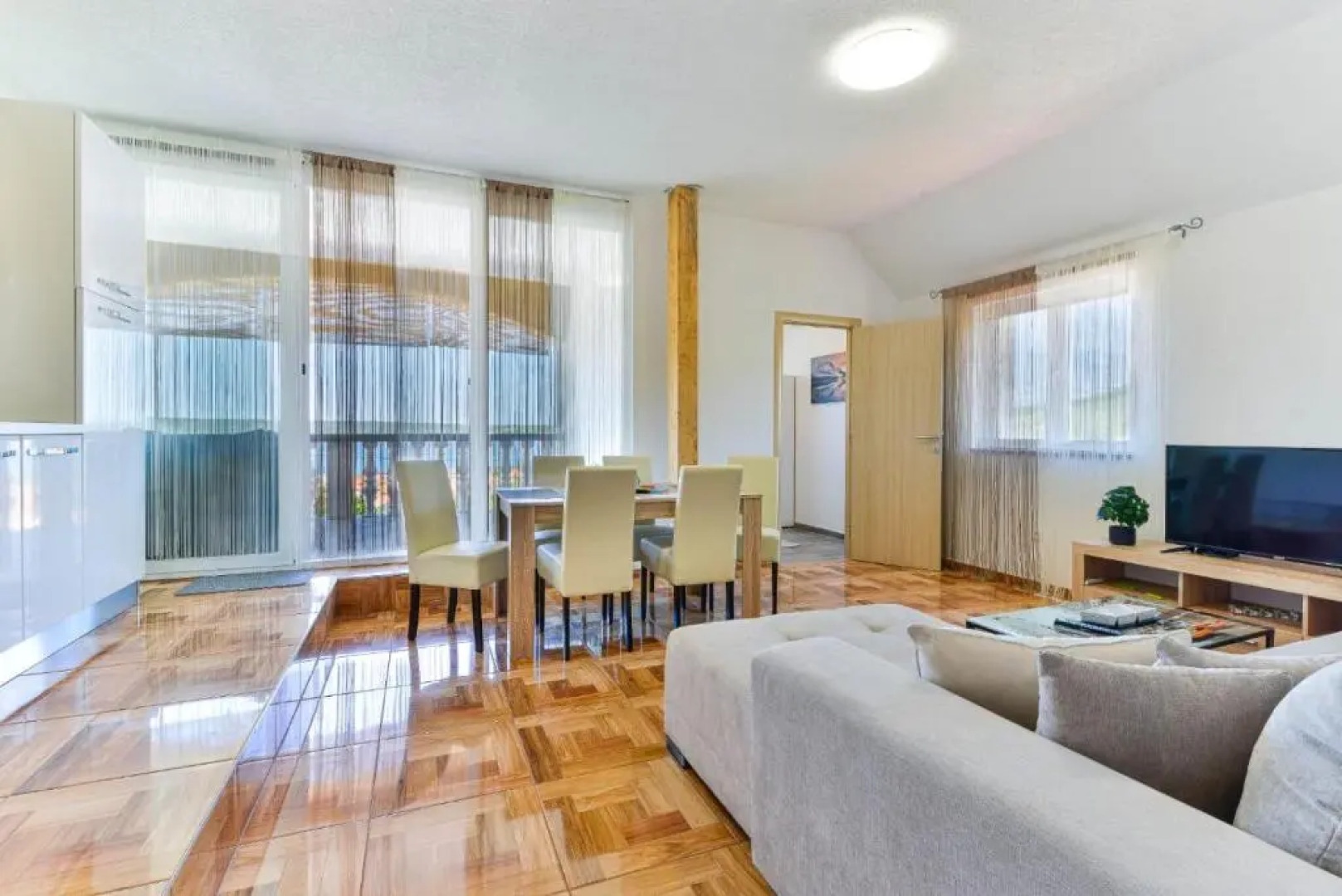 Pool apartment Leonardo