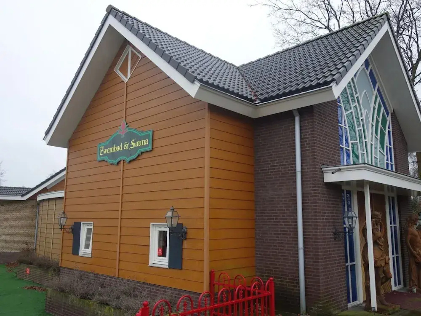 Chalet in Voorthuizen With Indoor Pool