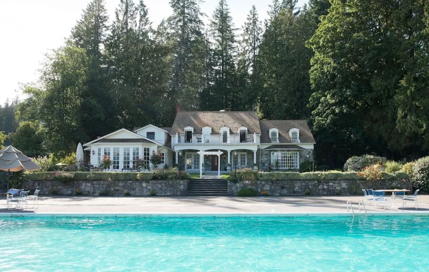 Rowena's Inn On The River