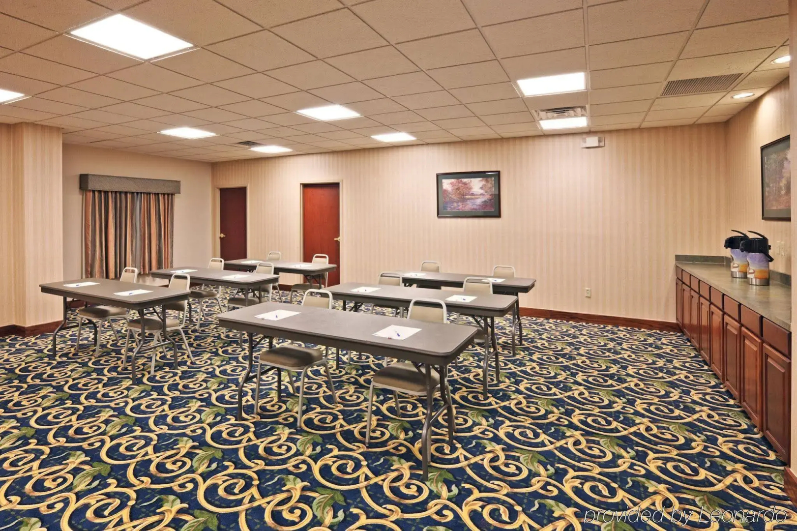 Holiday Inn Express & Suites Midwest by IHG