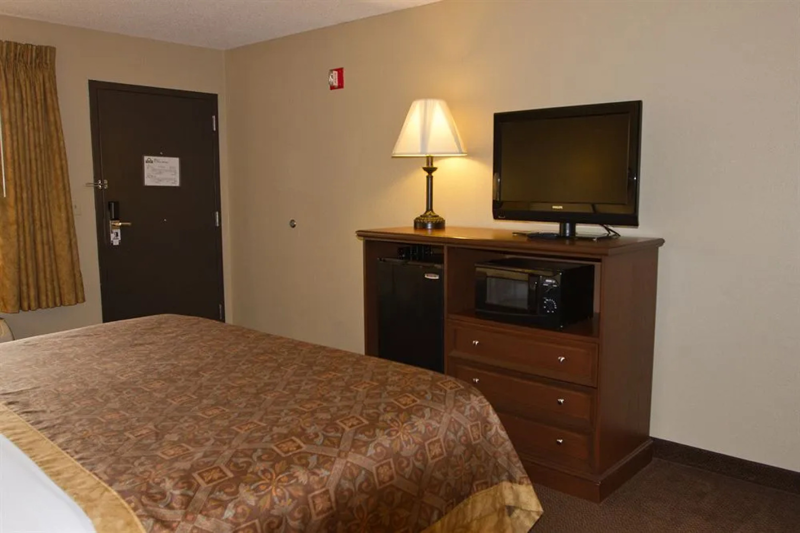 Greenlight Inn & Suites