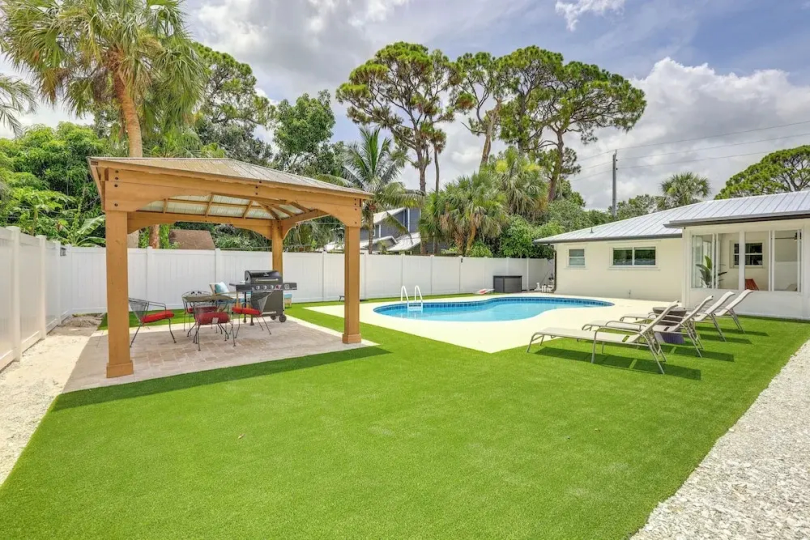 Vero Beach Vacation Rental: Pool & Putting Green!