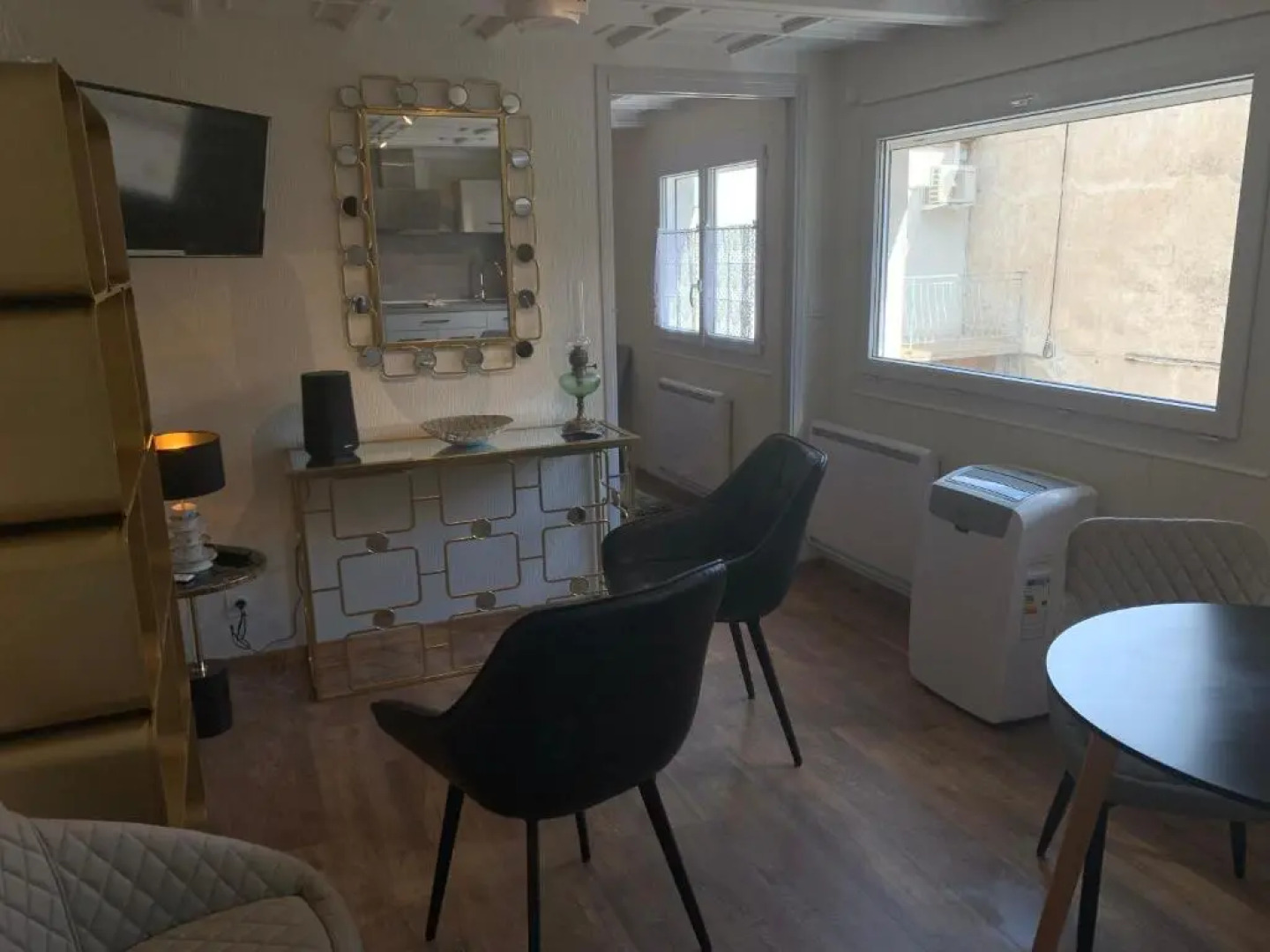 Chez Eric, charmant studio, idéalement situé.