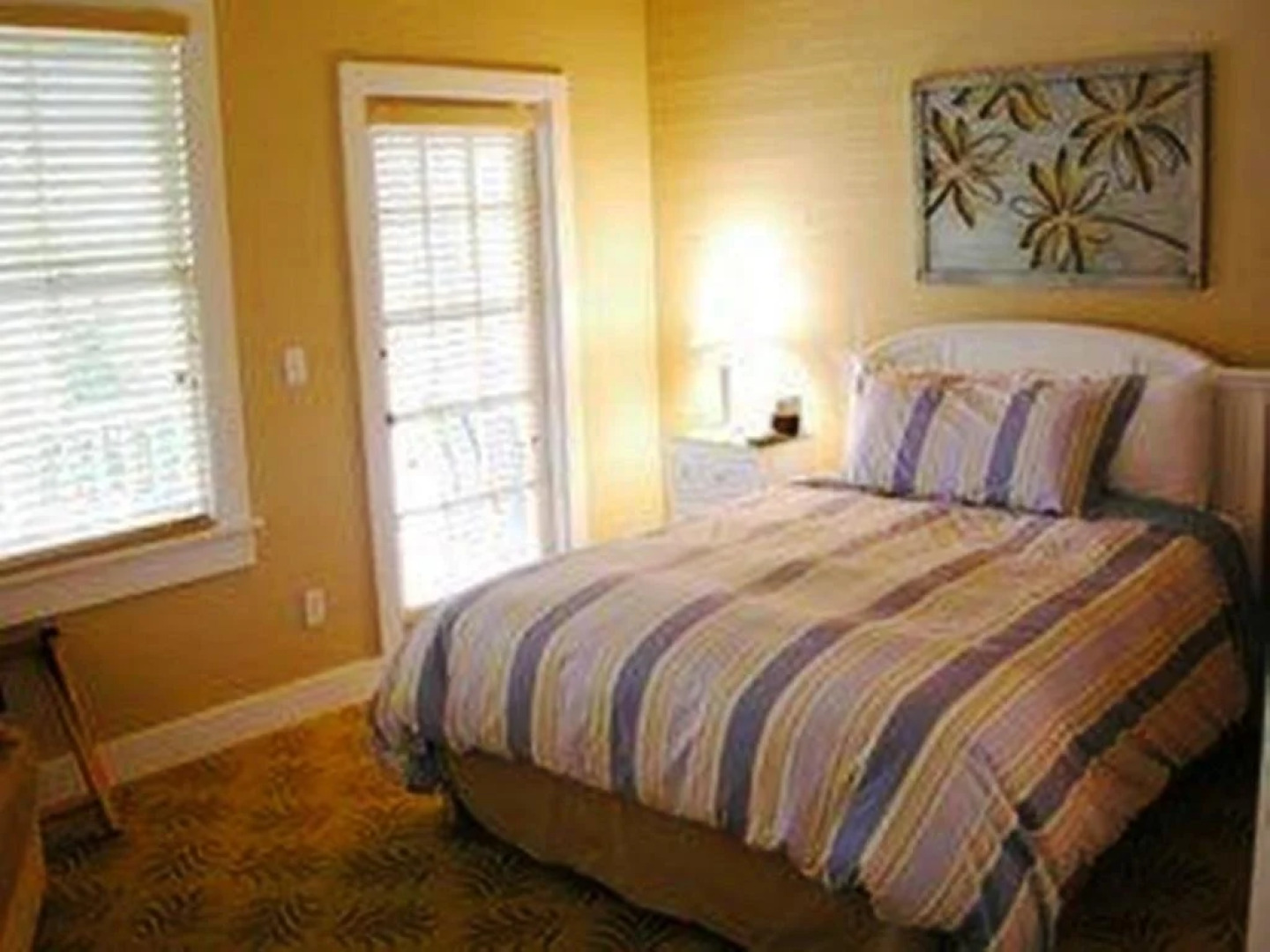 The Porch on Frances Inn