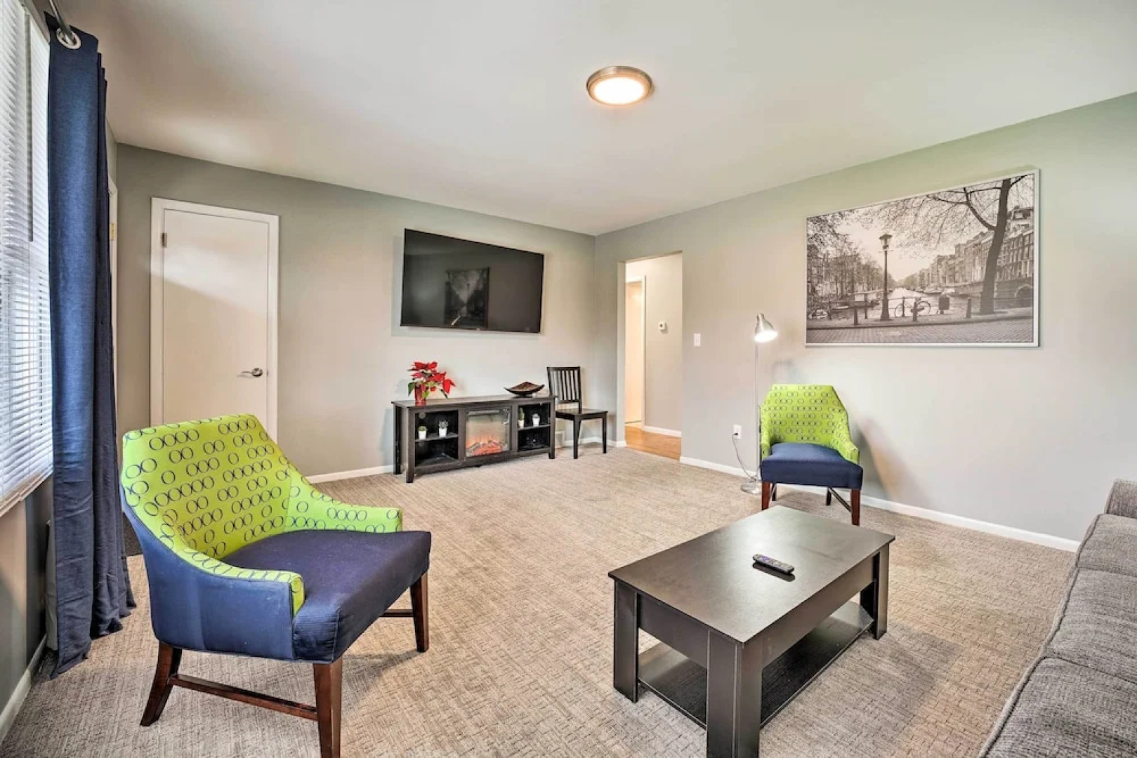 Homey Duplex - 10 Mi to Downtown Grand Rapids!