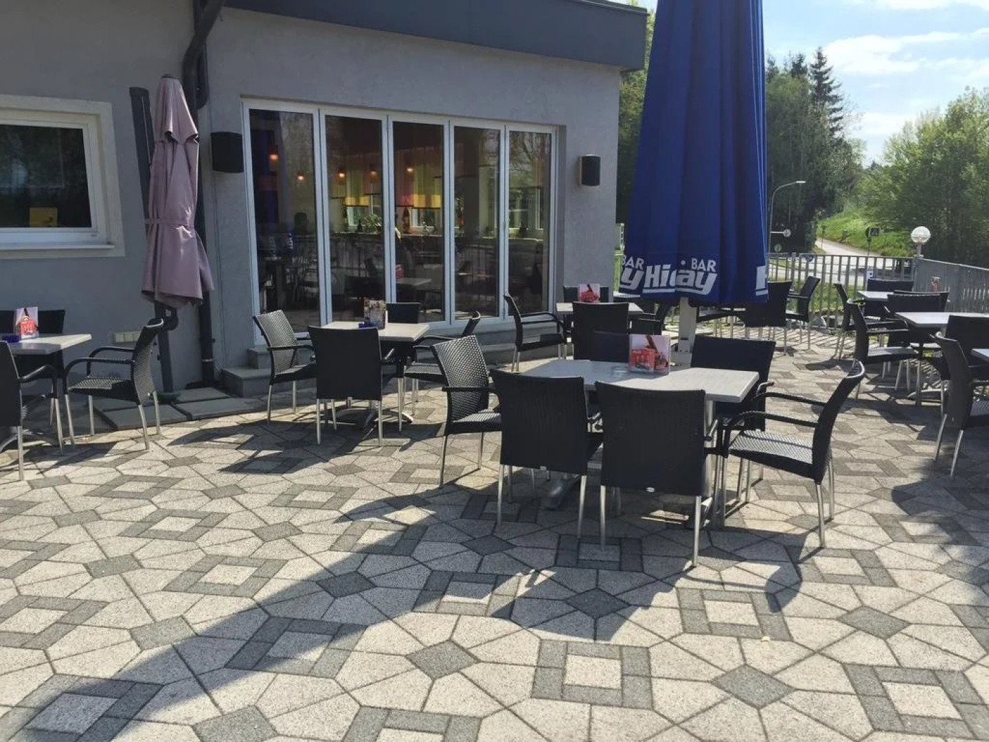 Cafe-Bar-Hotel Highway