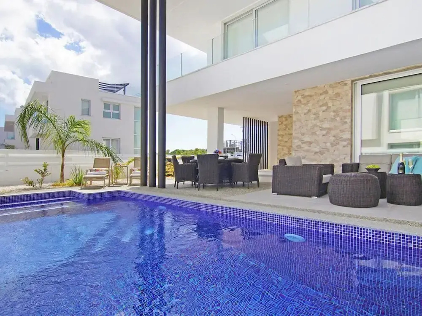 Luna Paralimni in Paralimni