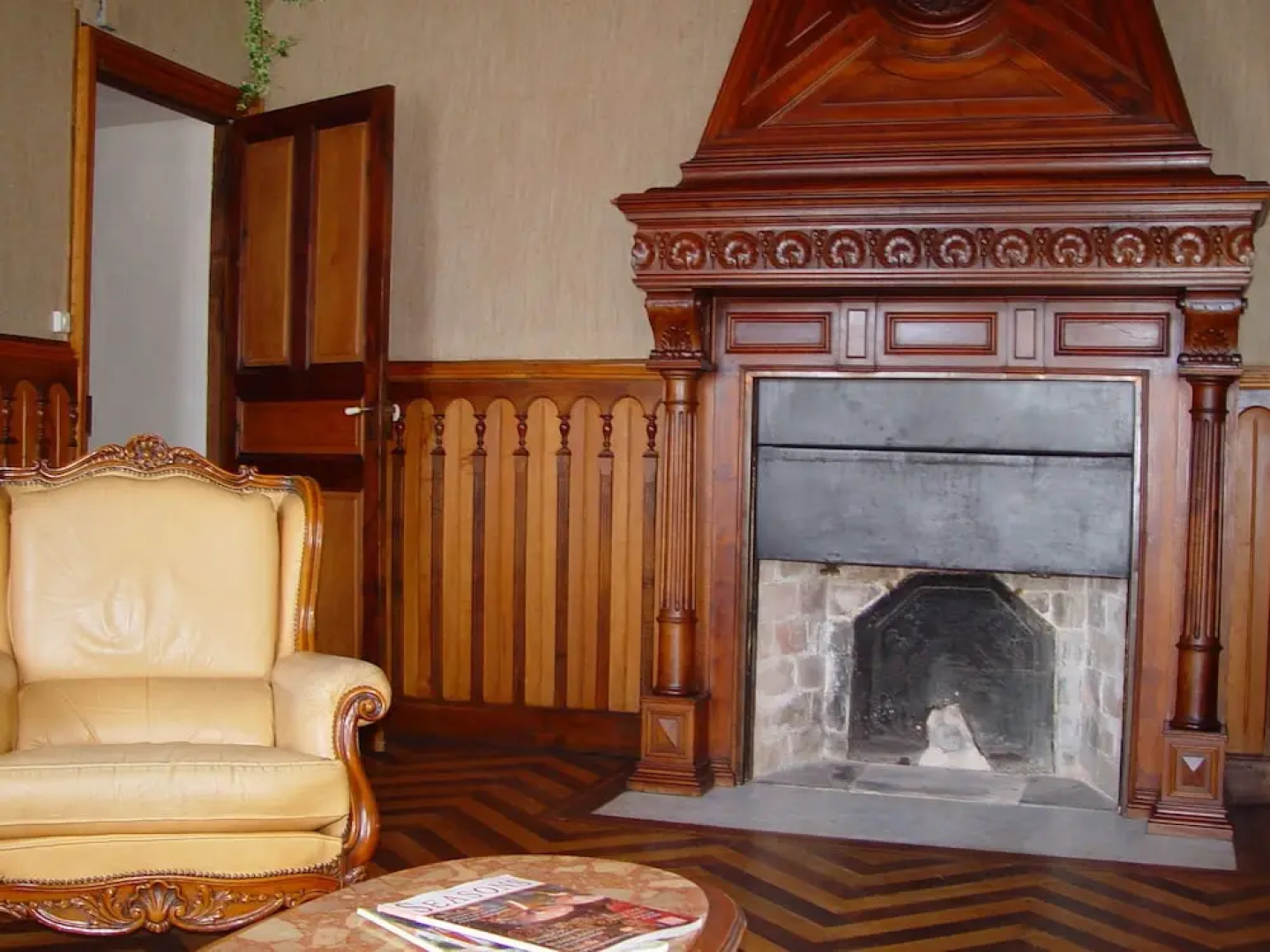 Beautiful Apartment in Saint-Prix with Swimming Pool