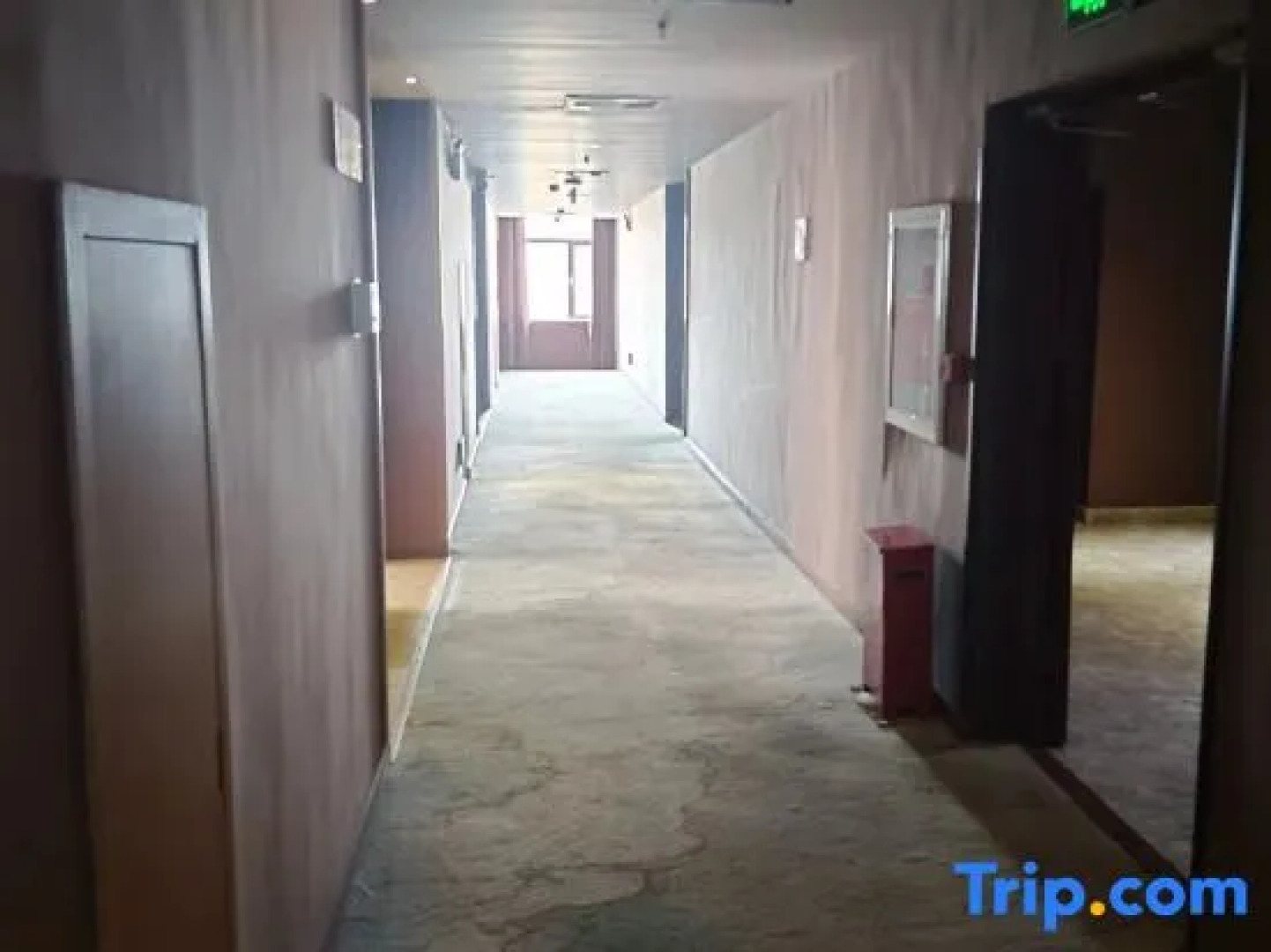 Yiju Fashion Hotel (Wuwei Railway Station Pedestrian Street)