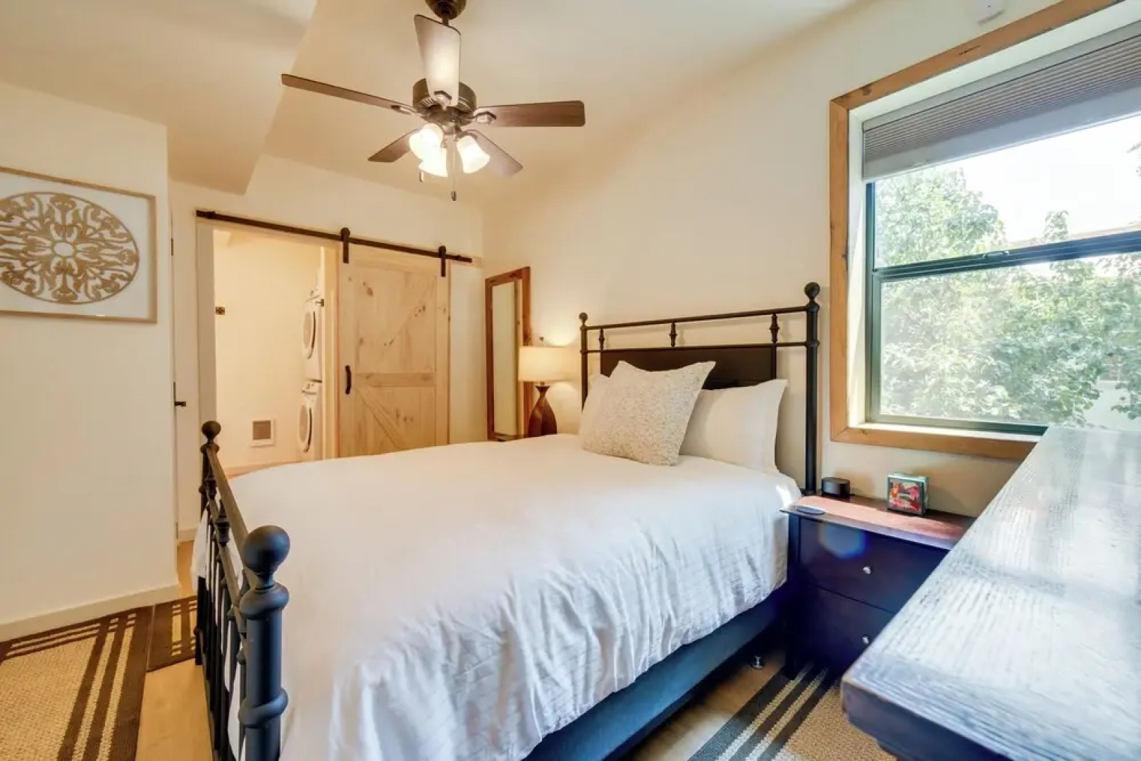 Steps to C Street & Saloons! Virginia City Getaway