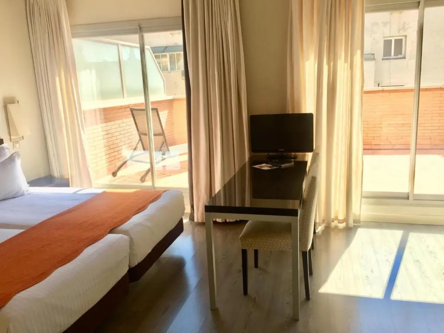 Отель Suites Viena Plaza De Espana