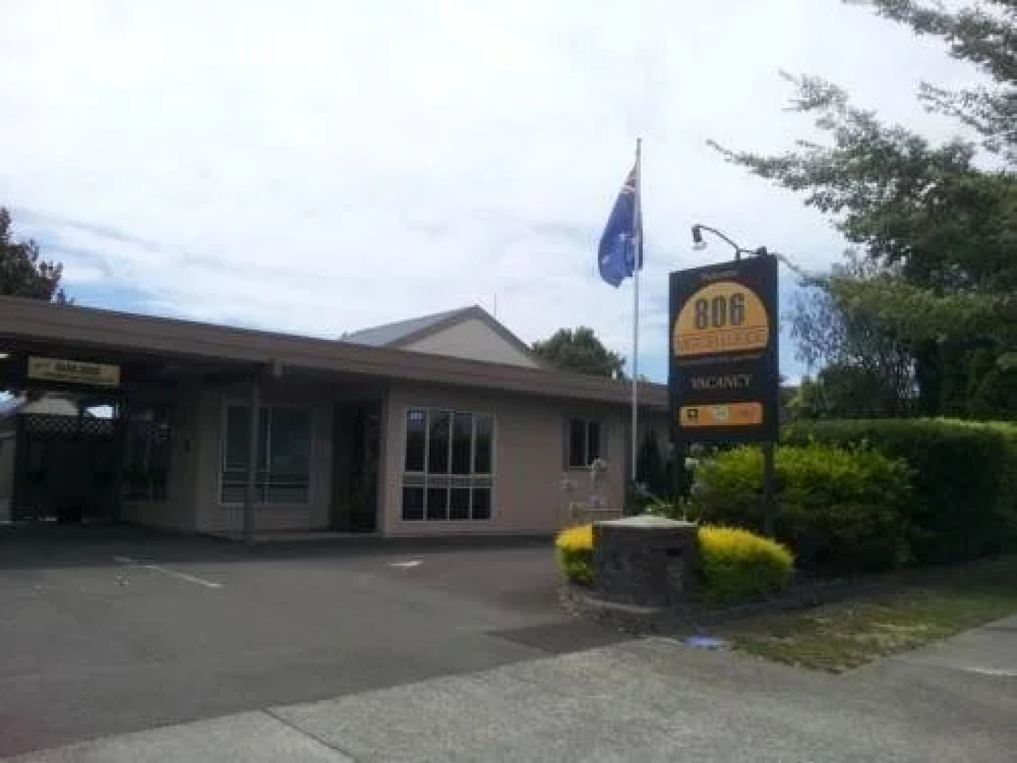 806 Motor Lodge