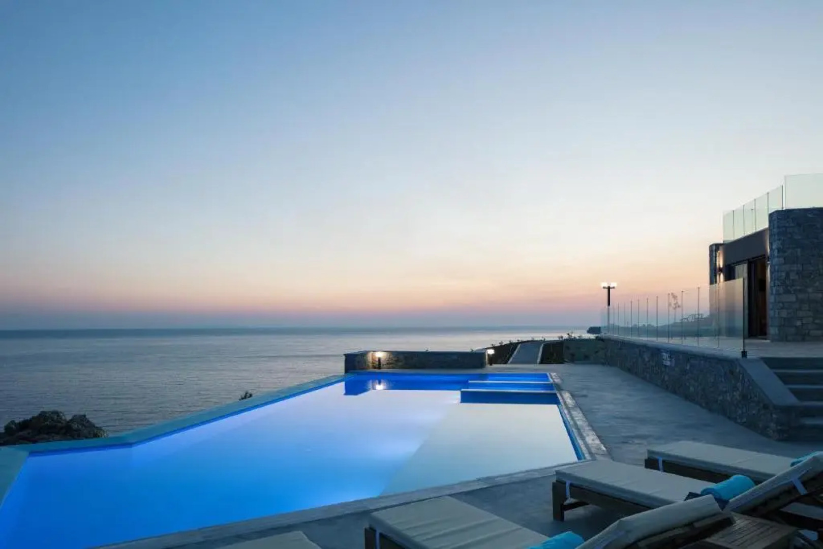 Seafront luxury villa with infinity pool & devine views!