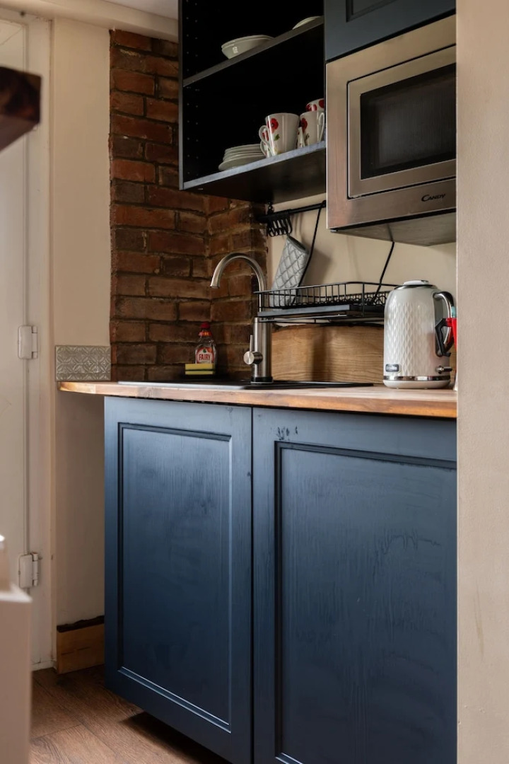 Adorable and Cosy Tiny Cottage