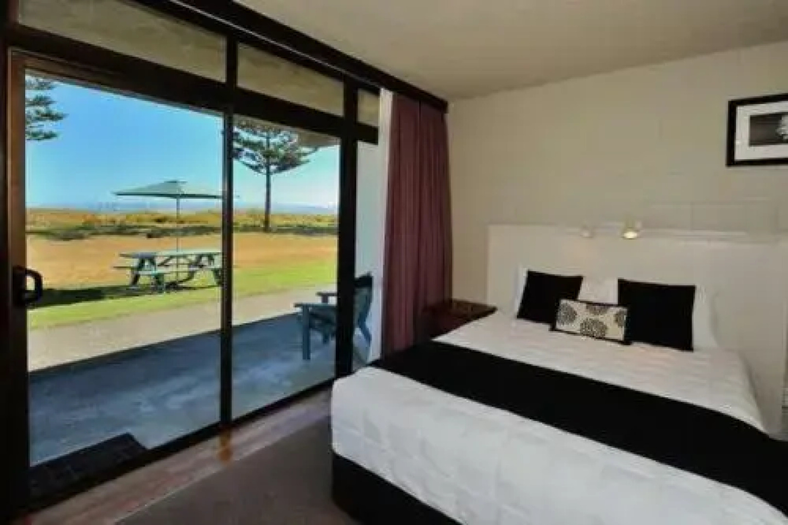 Whispering Sands Motel