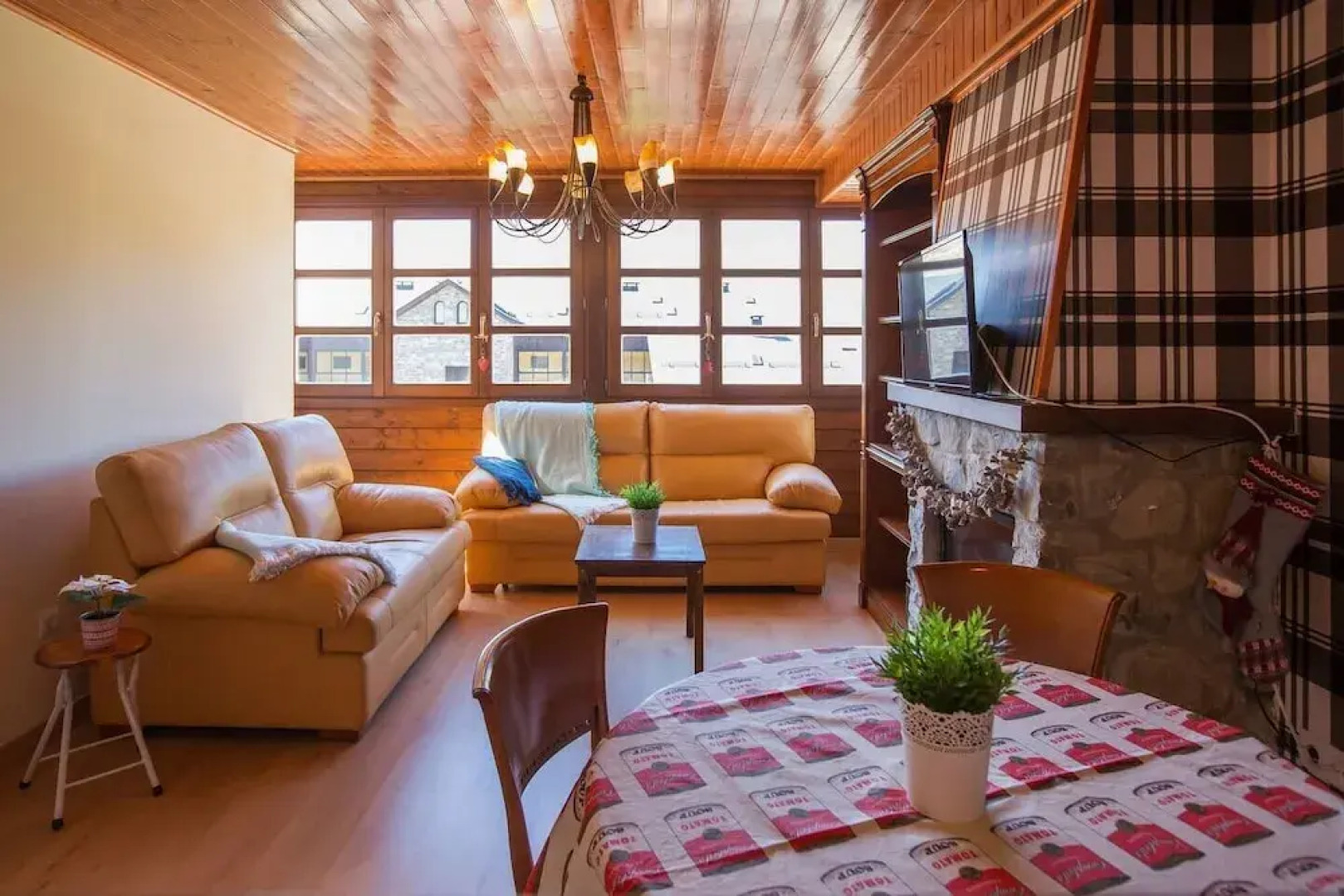 Lanuza by Keywii. 4 Paxs. Formigal