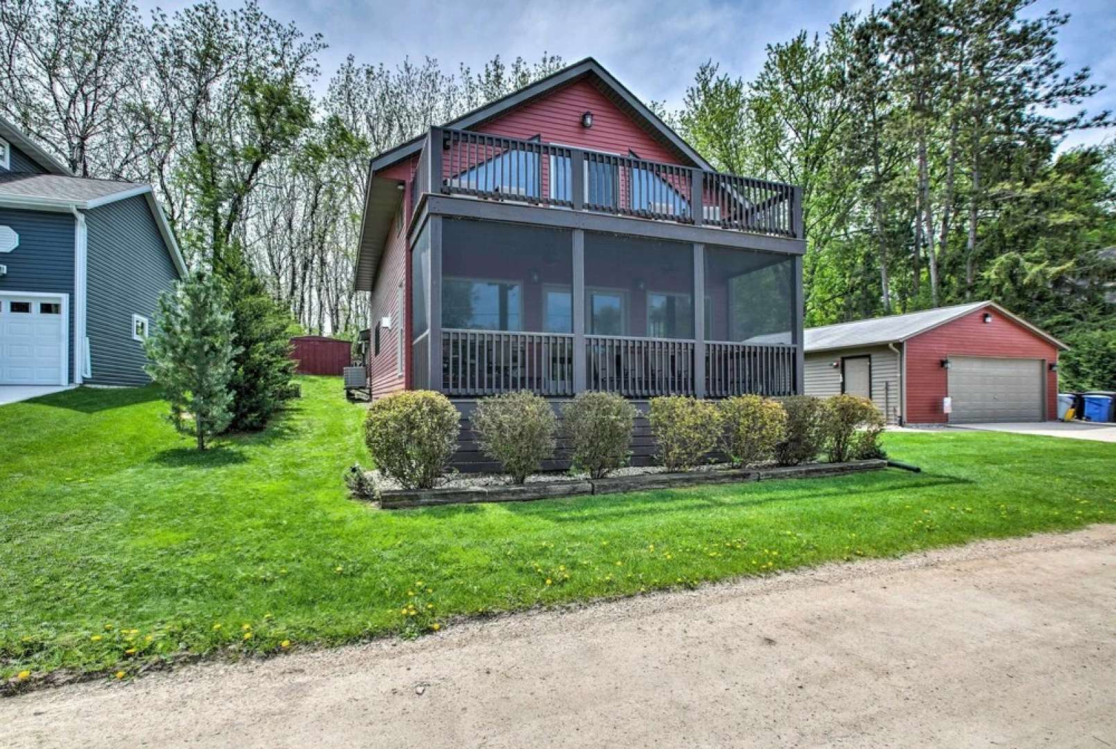 Waterfront Lake Koshkonong Home w/ Pier & Fire Pit