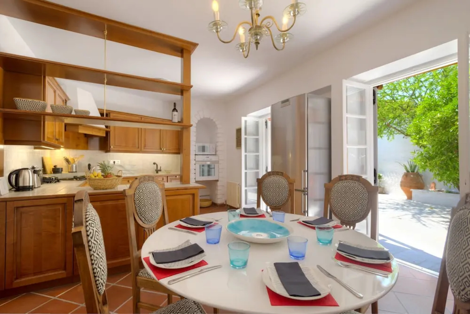 Traditional res next to Acropolis