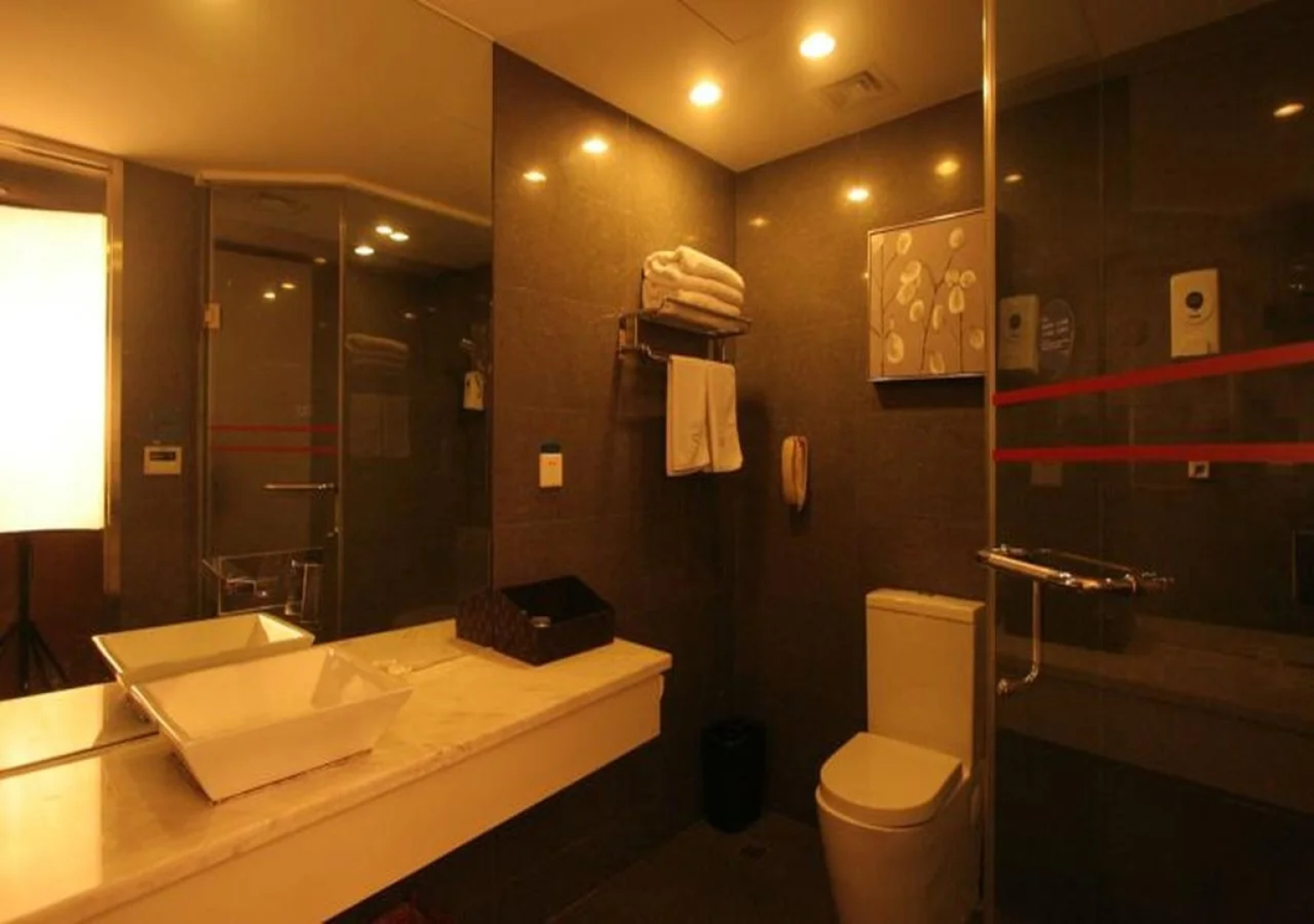 Yi-Wu Commatel Hotel